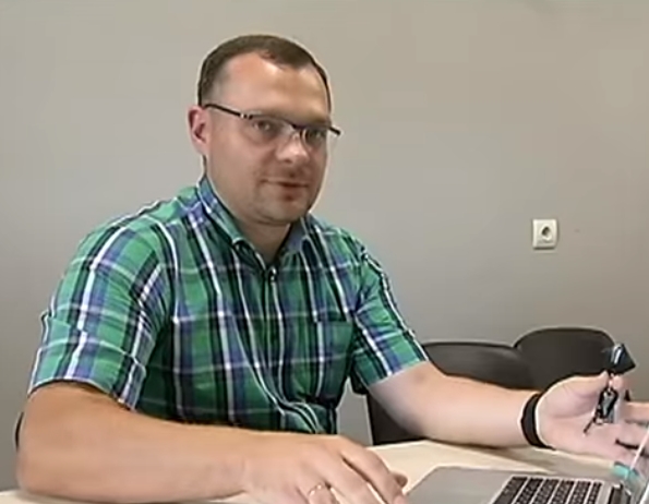 Киевлянин создал уникальный брелок, который запоминает все пароли